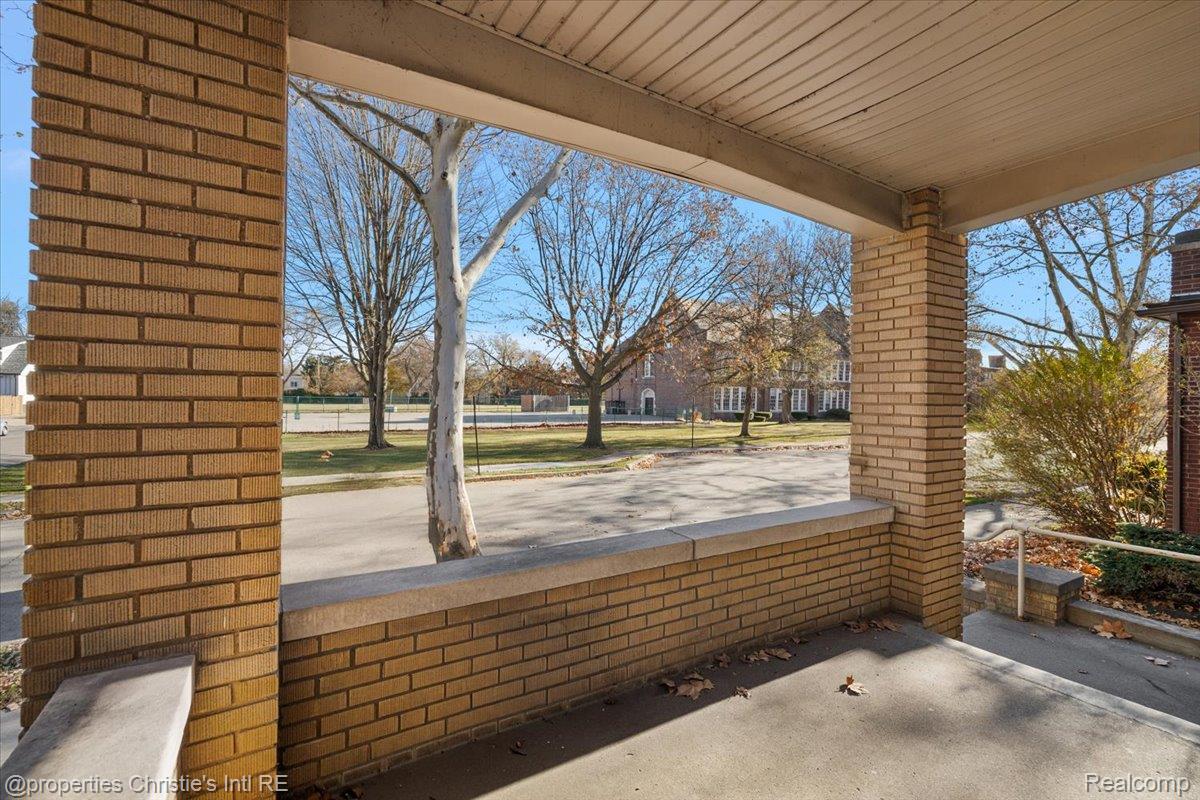 829 Beaconsfield Ave 2N