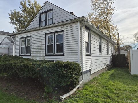 7092 Meadow Avenue Warren City MI 48091