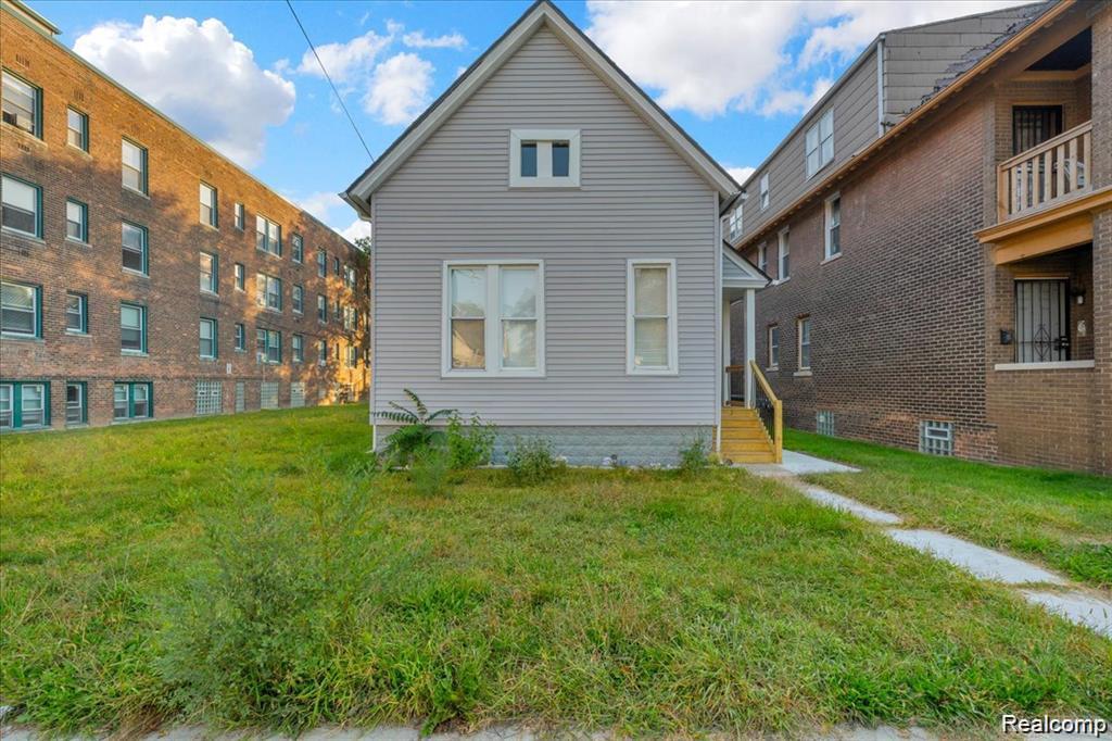 2012 Hubbard Street