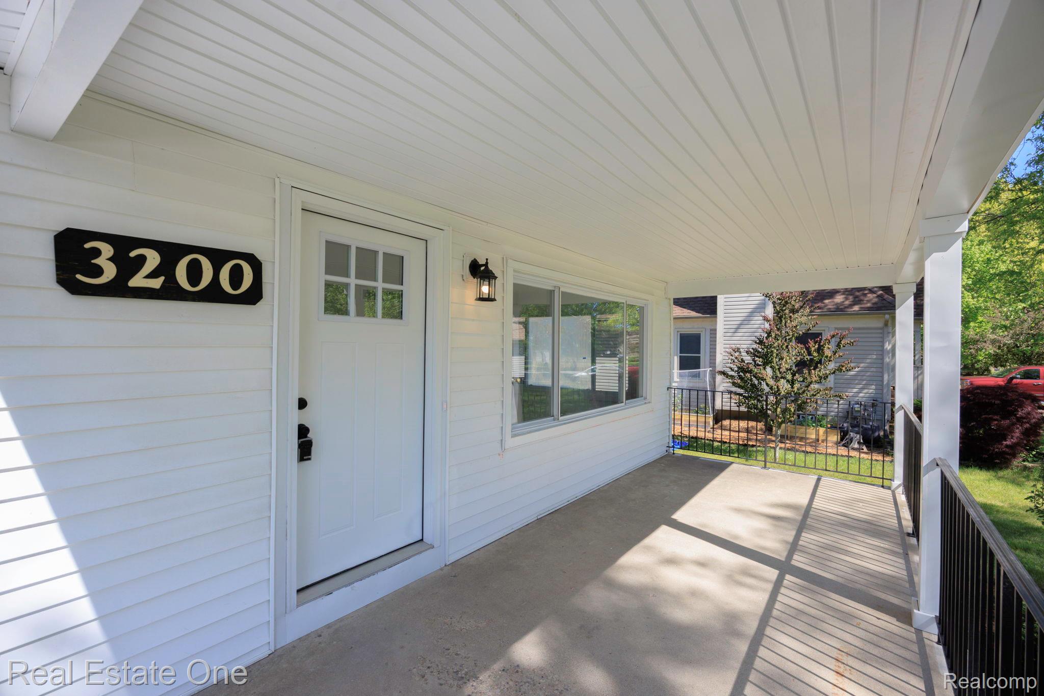 3200 Hessel Avenue