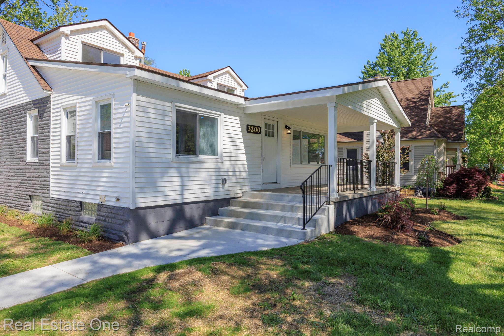 3200 Hessel Avenue
