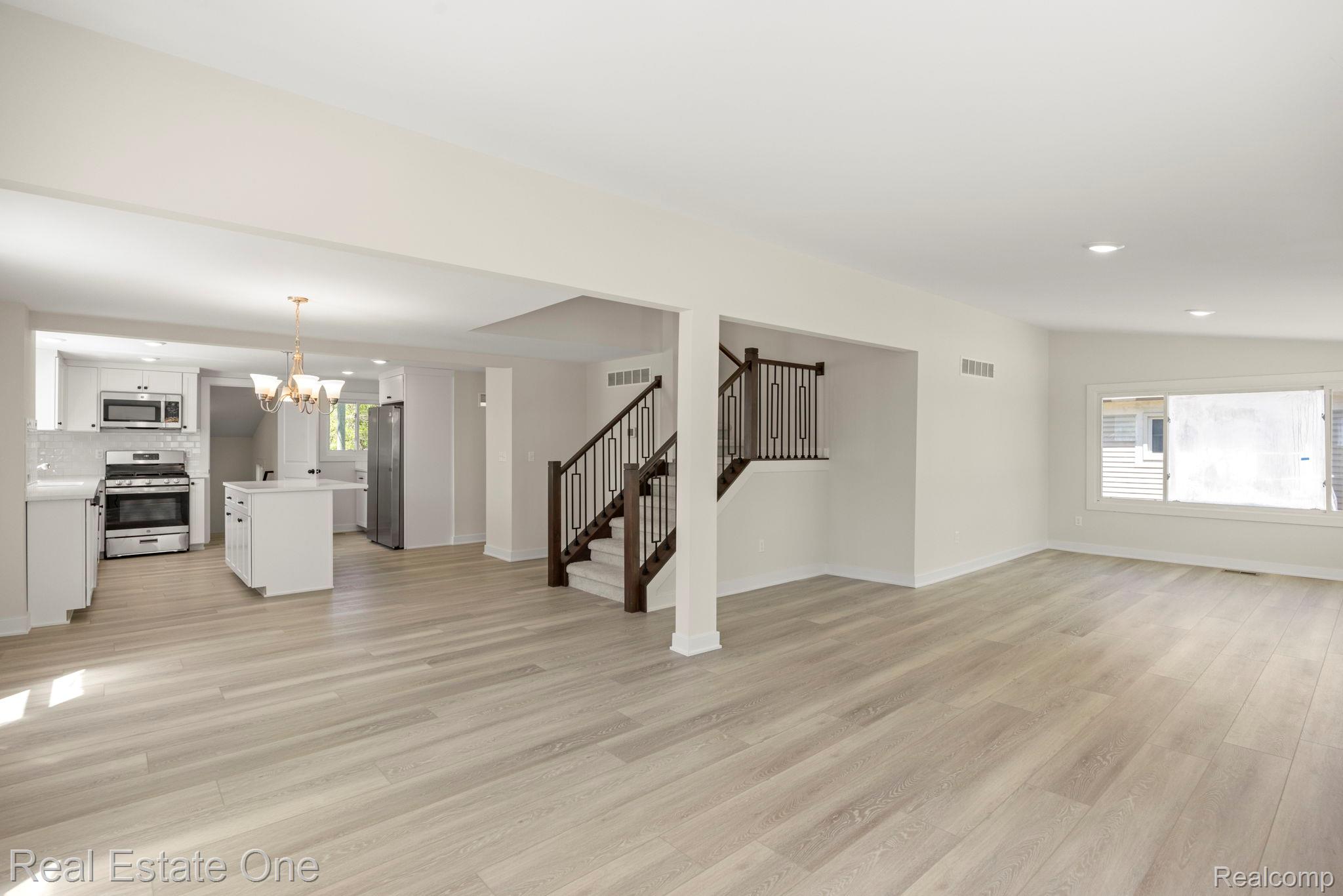 3200 Hessel Avenue