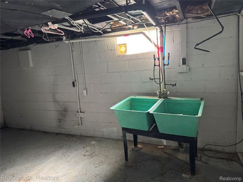 Tiny photo for 256 W Chicago Avenue, Pontiac City, MI 48340 (MLS # 20261026136)