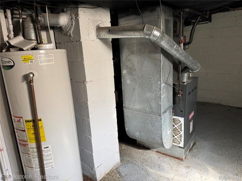 Tiny photo for 256 W Chicago Avenue, Pontiac City, MI 48340 (MLS # 20261026136)