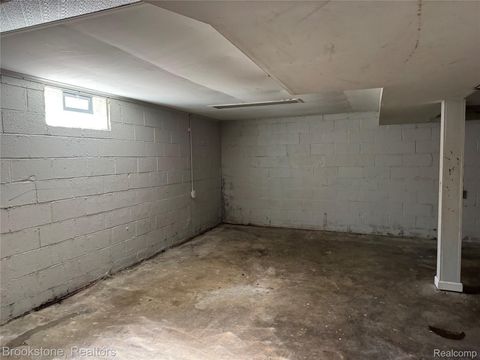 Tiny photo for 256 W Chicago Avenue, Pontiac City, MI 48340 (MLS # 20261026136)