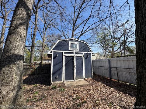 Tiny photo for 256 W Chicago Avenue, Pontiac City, MI 48340 (MLS # 20261026136)