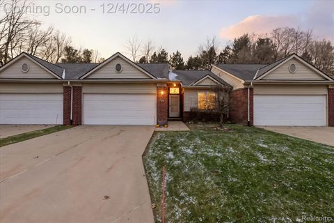 290 Wood Point Howell City MI 48843