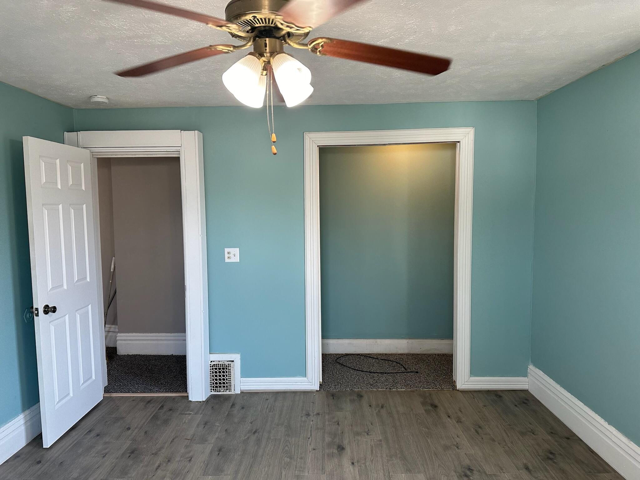 211 W Delaware Street