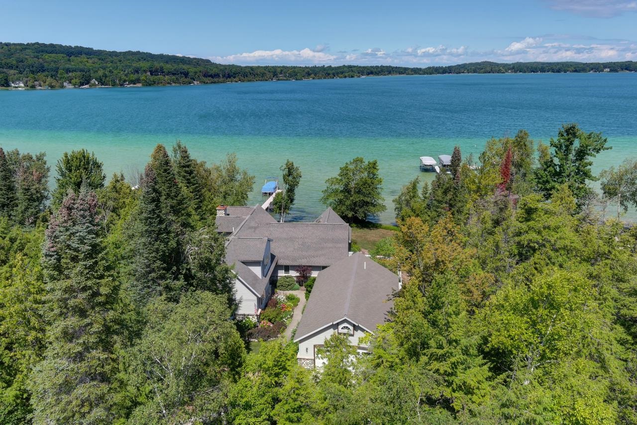4537 E Duck Lake Road