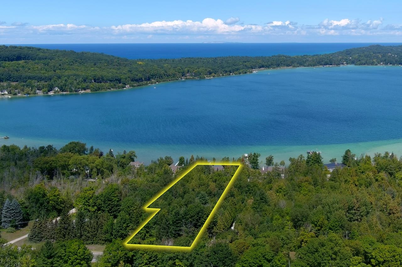 4537 E Duck Lake Road
