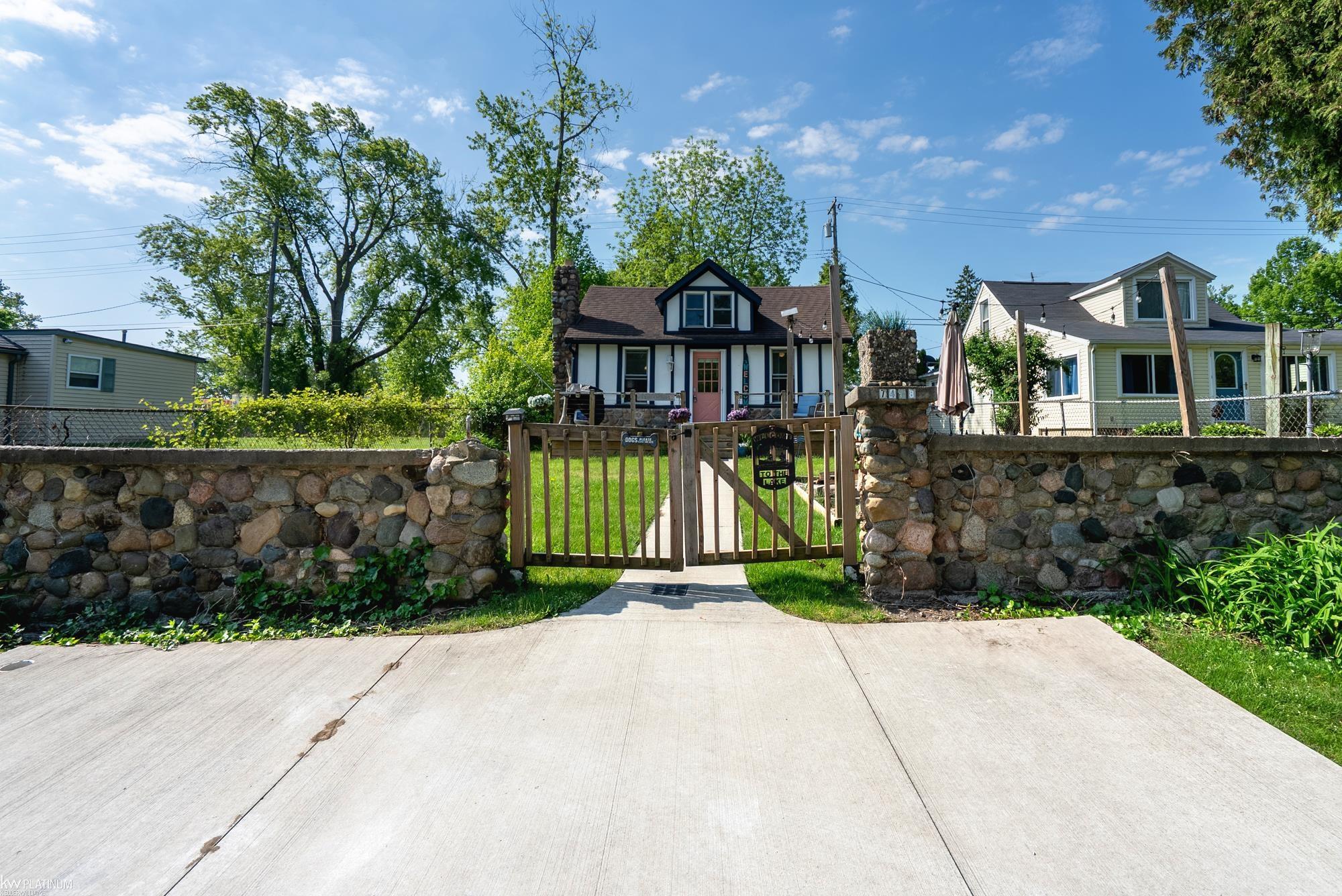 7468 HURON BAY Boulevard