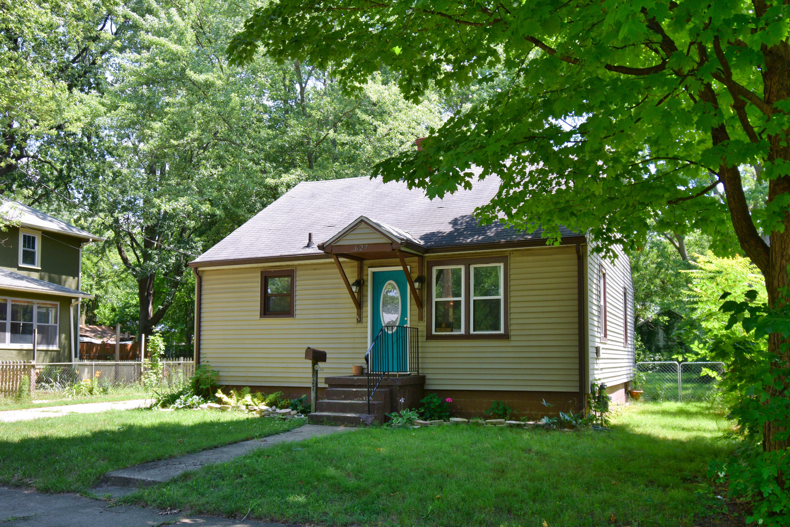 627 N 6th Street