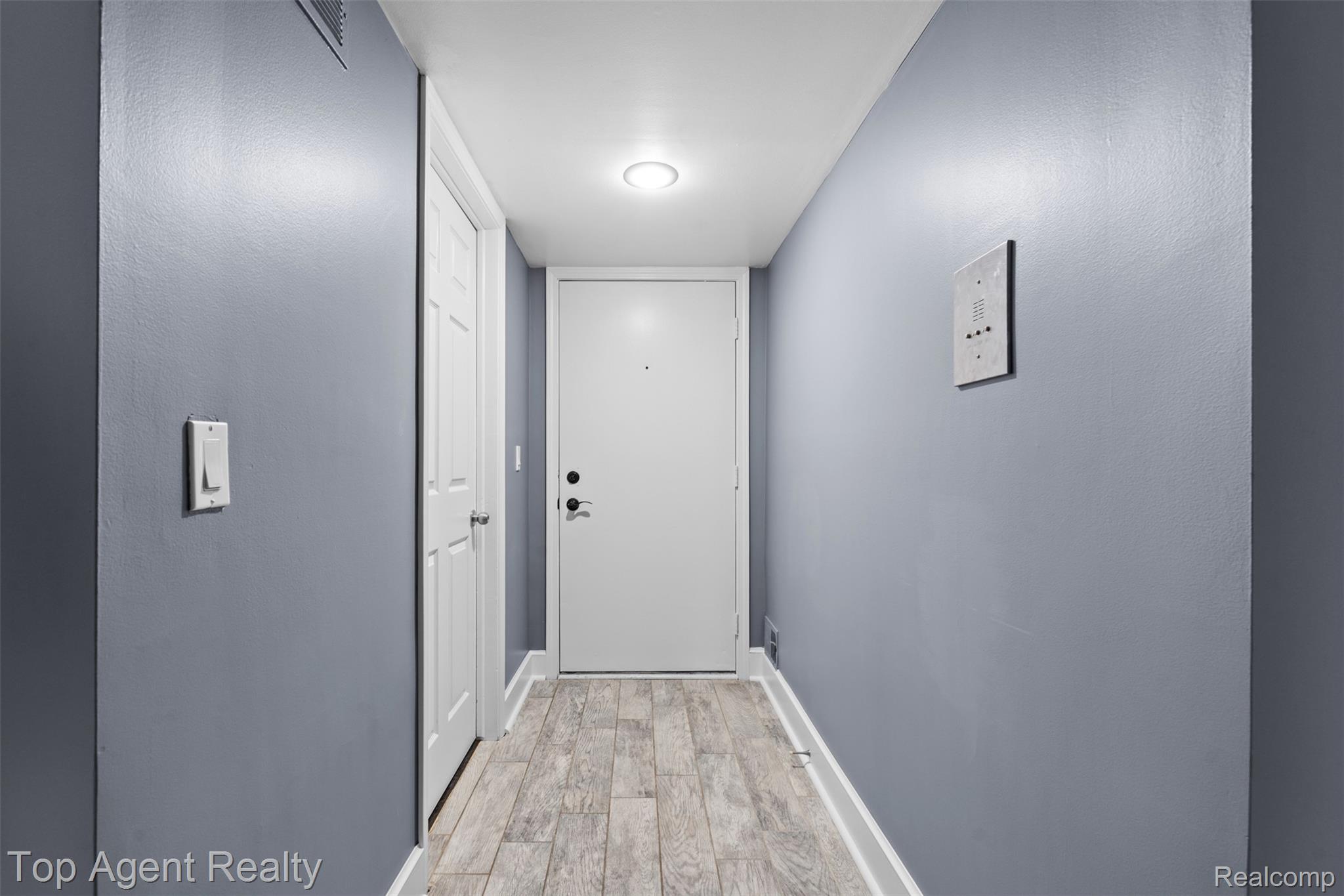 42372 Lochmoor Street