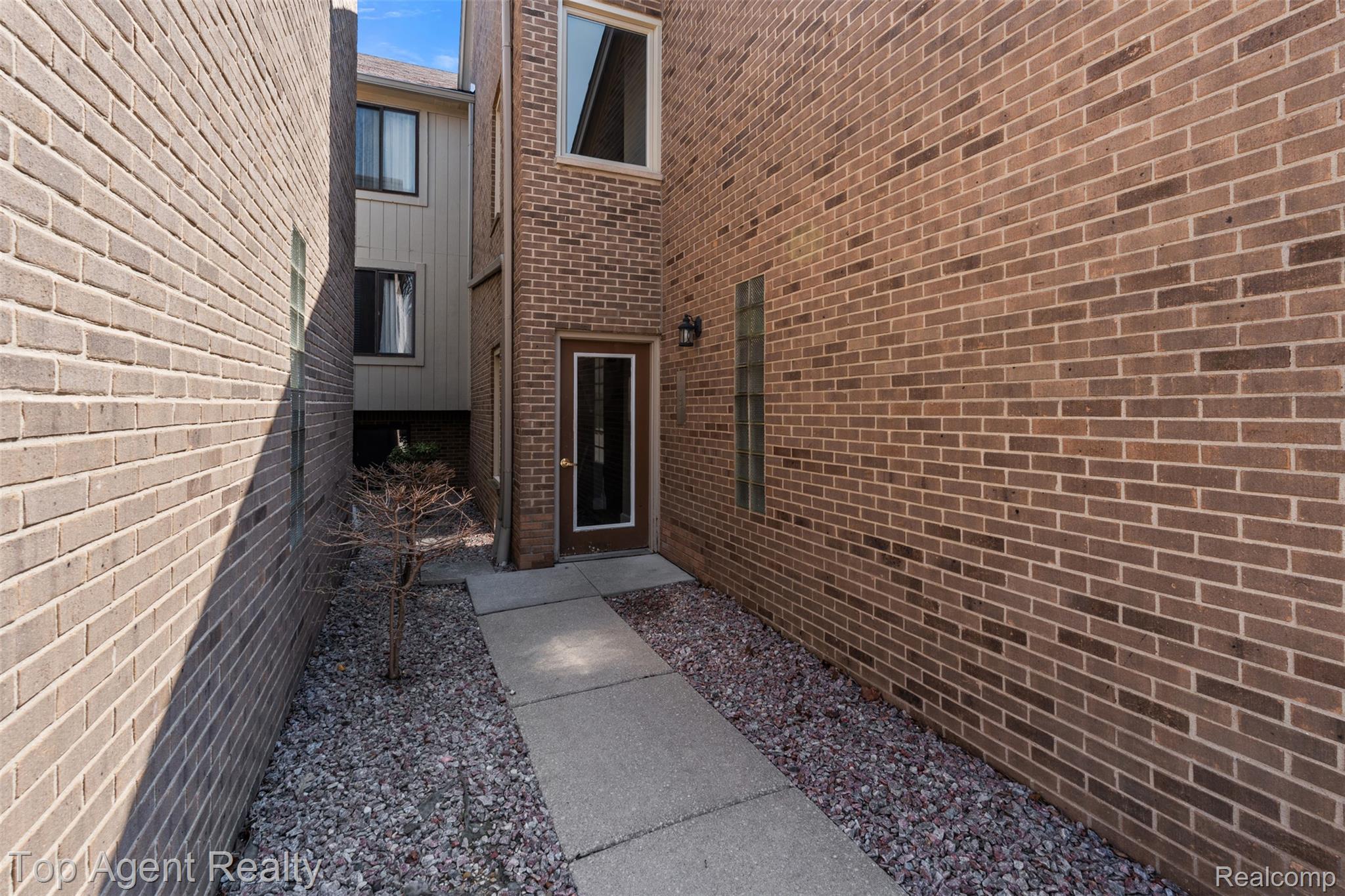 42372 Lochmoor Street