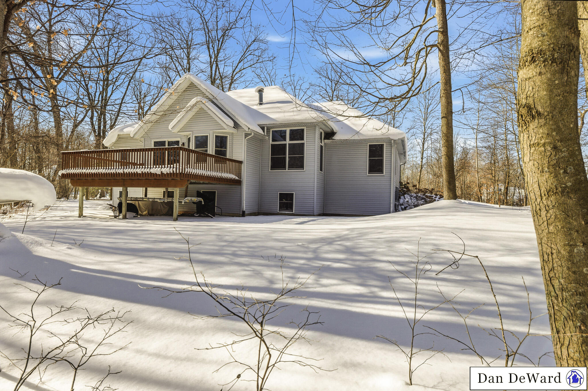 11410 Windsor Drive NE