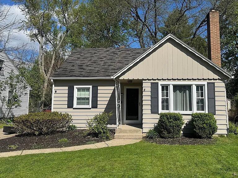 3821 Oakridge Drive