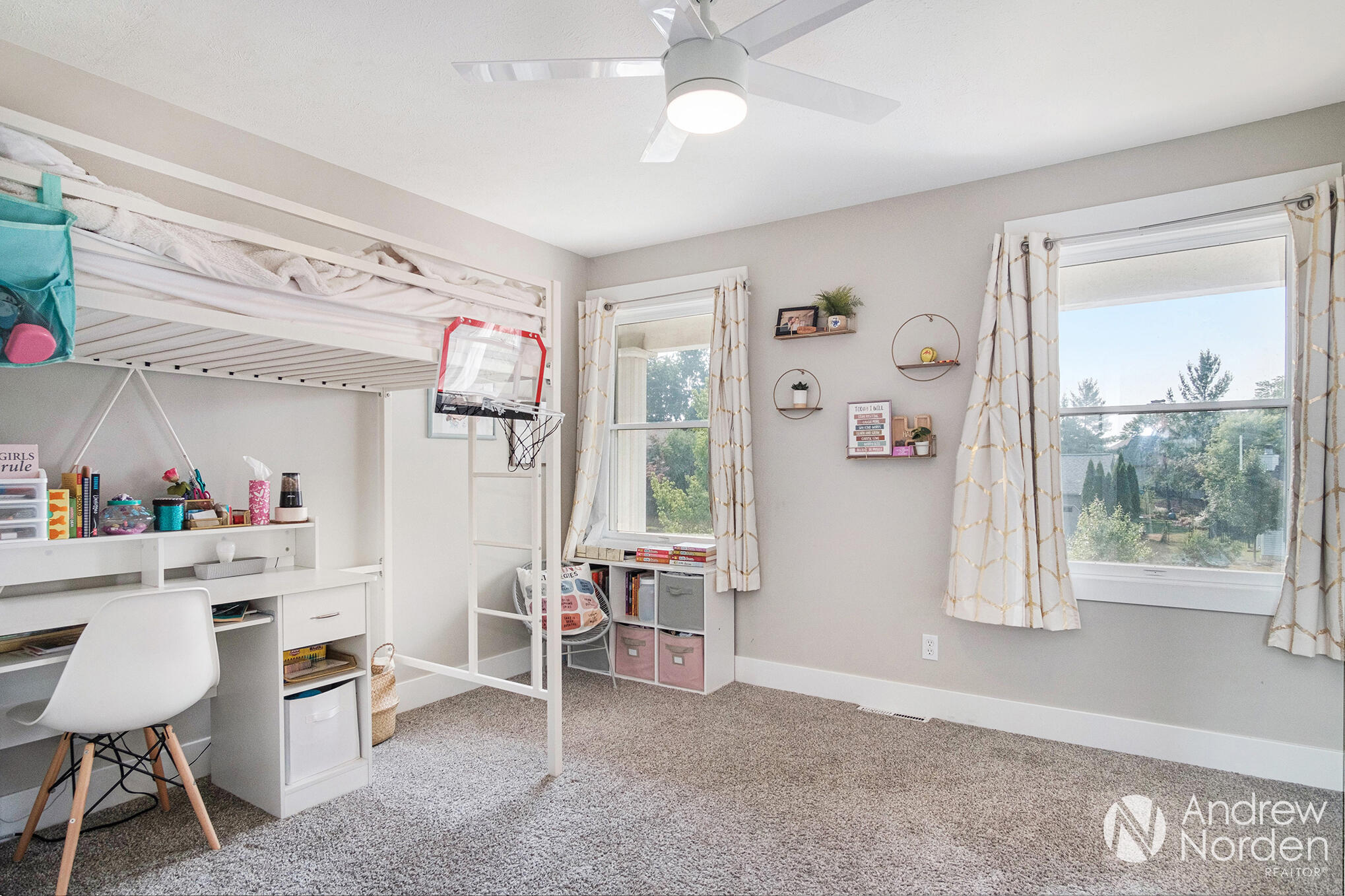 Kentwood City, Michigan 49546, United States, 5 Bedrooms Bedrooms, ,4 BathroomsBathrooms,Residential,Pending,171948