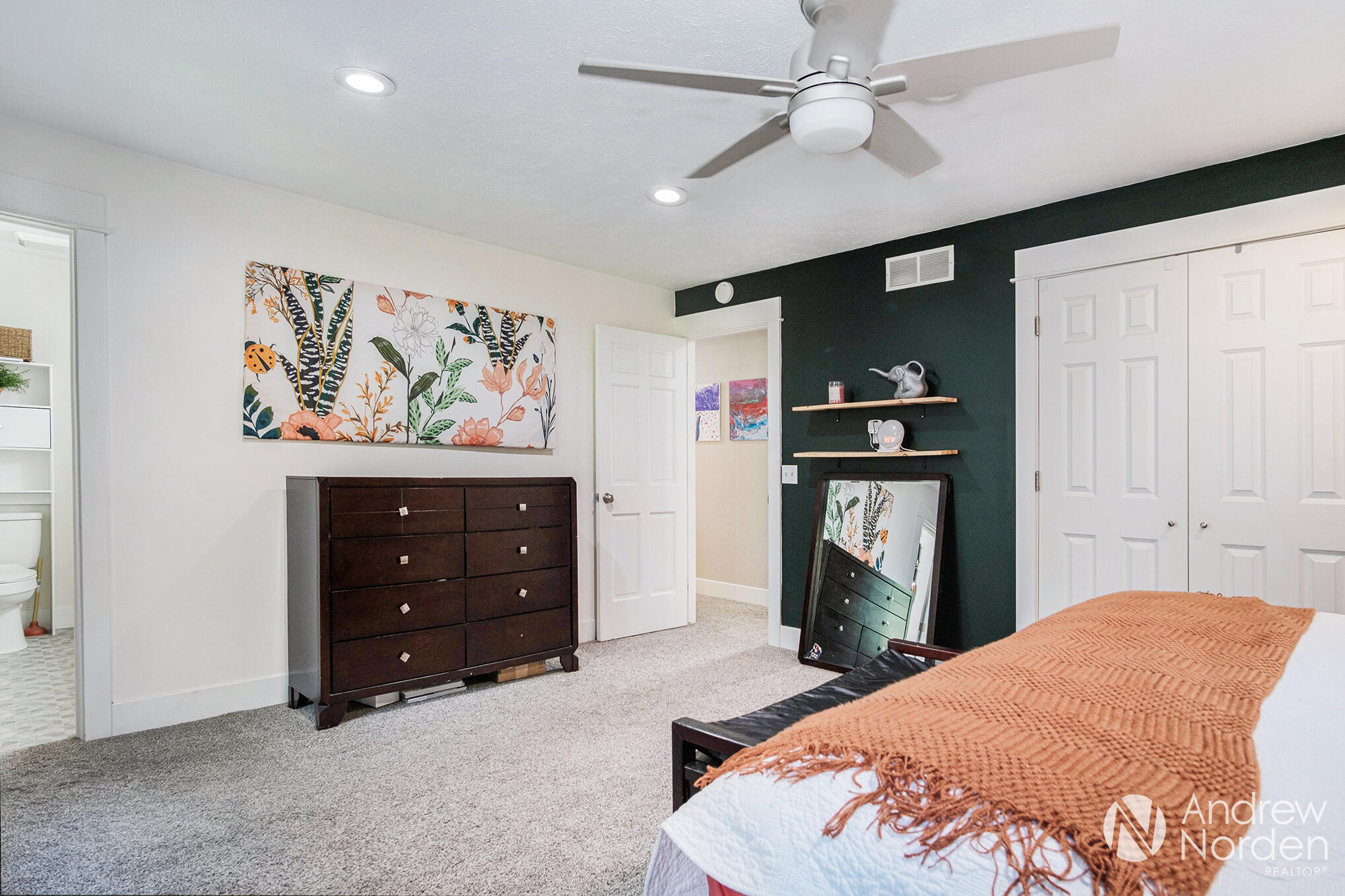 Kentwood City, Michigan 49546, United States, 5 Bedrooms Bedrooms, ,4 BathroomsBathrooms,Residential,Pending,171948