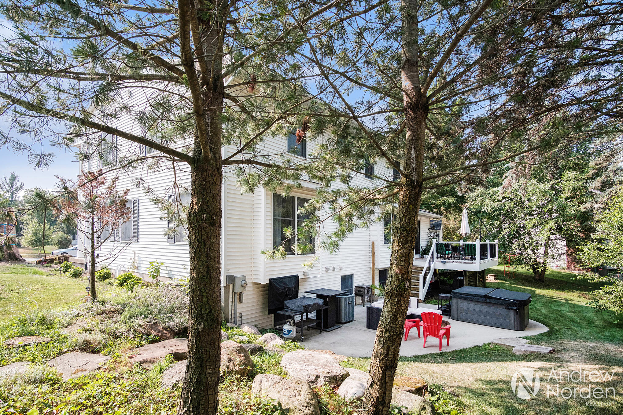 Kentwood City, Michigan 49546, United States, 5 Bedrooms Bedrooms, ,4 BathroomsBathrooms,Residential,Pending,171948