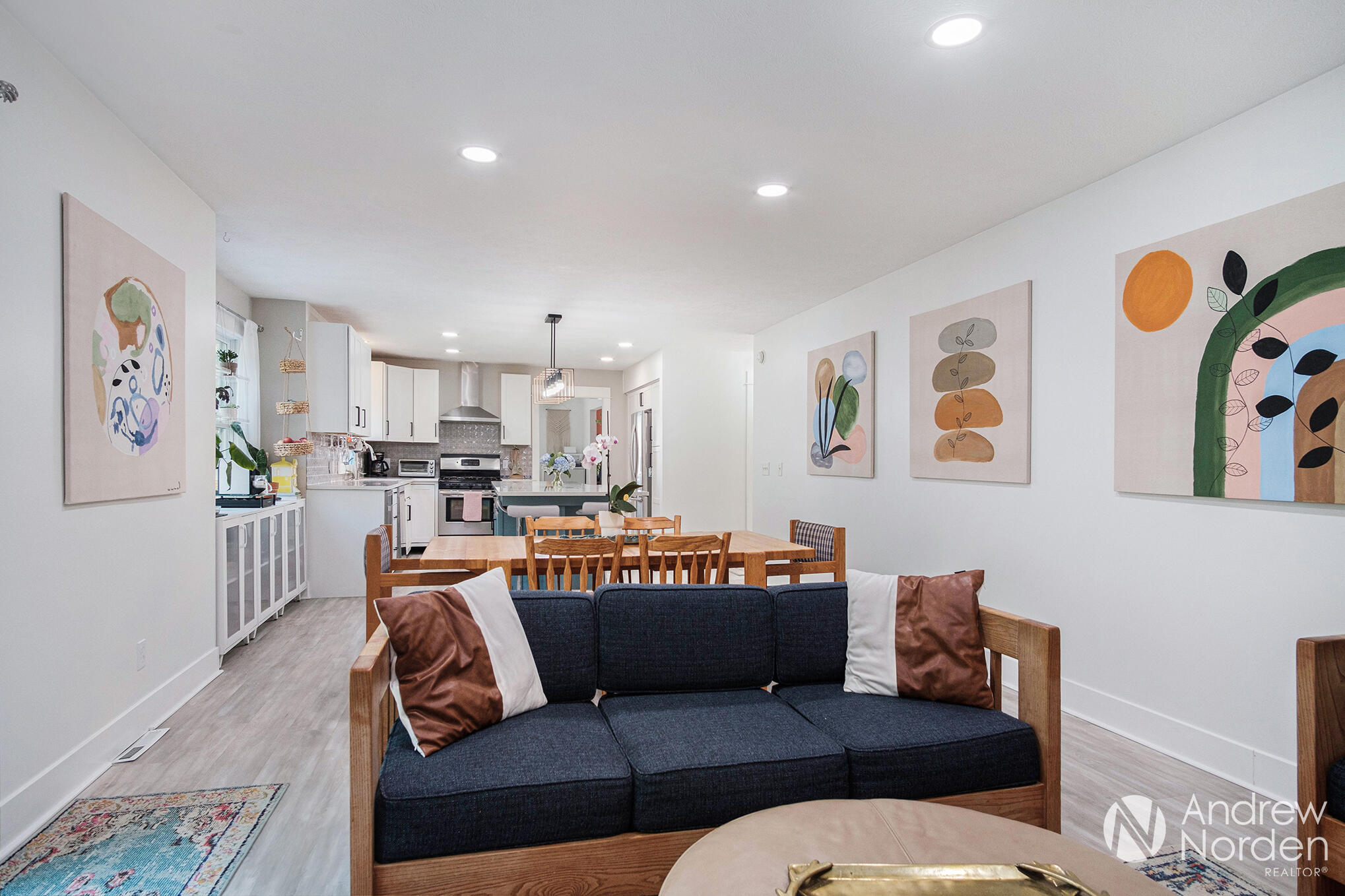 Kentwood City, Michigan 49546, United States, 5 Bedrooms Bedrooms, ,4 BathroomsBathrooms,Residential,Pending,171948