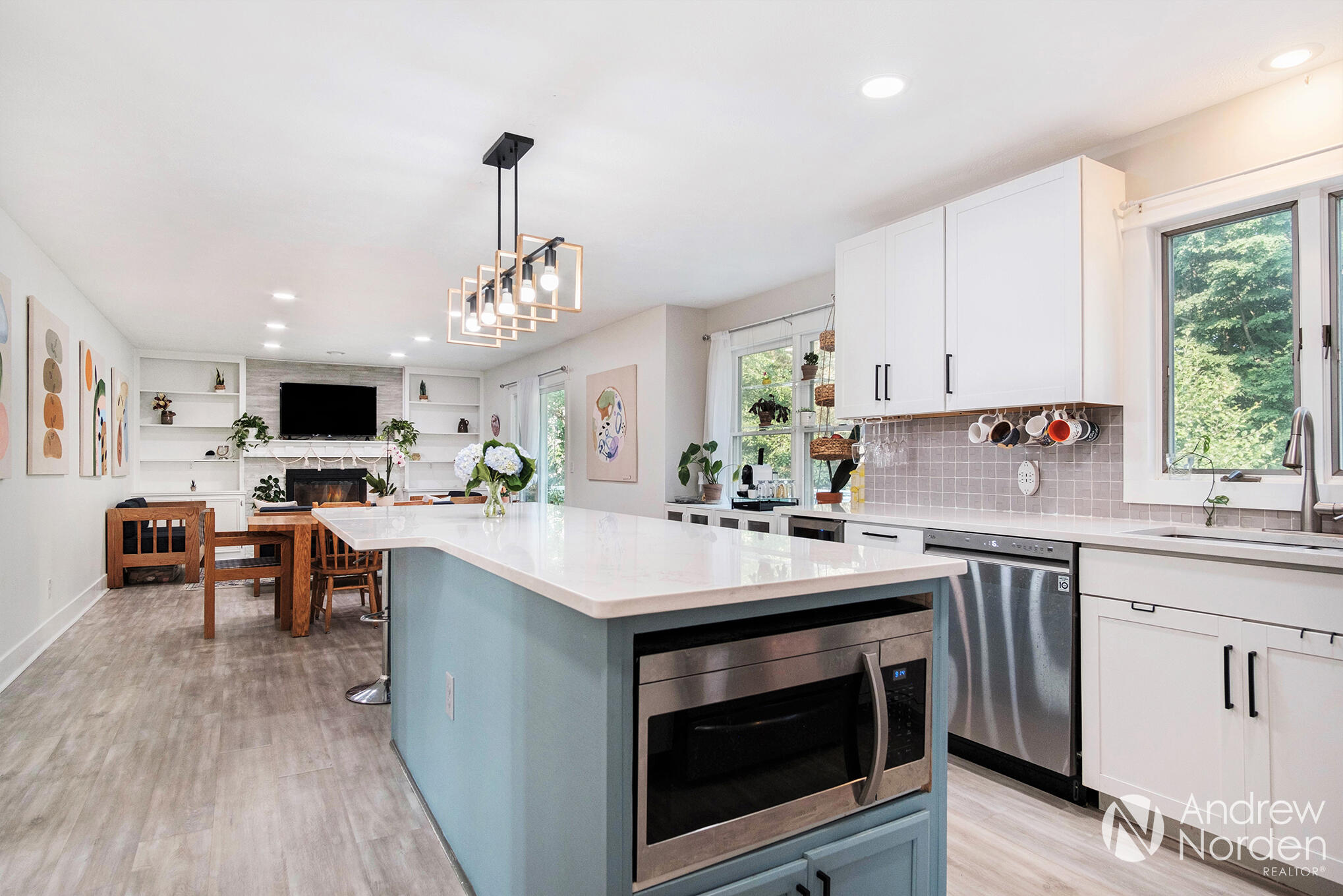 Kentwood City, Michigan 49546, United States, 5 Bedrooms Bedrooms, ,4 BathroomsBathrooms,Residential,Pending,171948