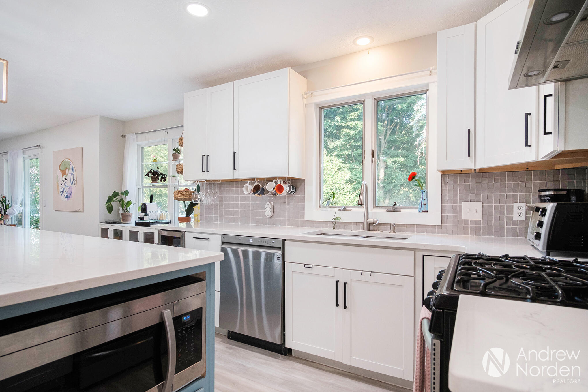 Kentwood City, Michigan 49546, United States, 5 Bedrooms Bedrooms, ,4 BathroomsBathrooms,Residential,Pending,171948