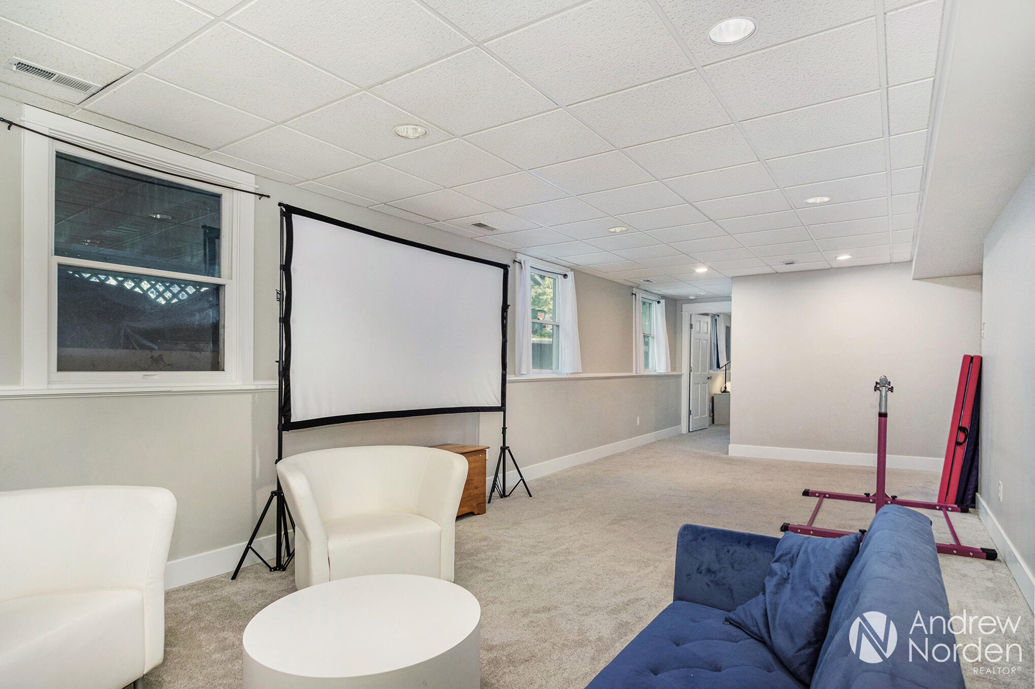 Kentwood City, Michigan 49546, United States, 5 Bedrooms Bedrooms, ,4 BathroomsBathrooms,Residential,Pending,171948