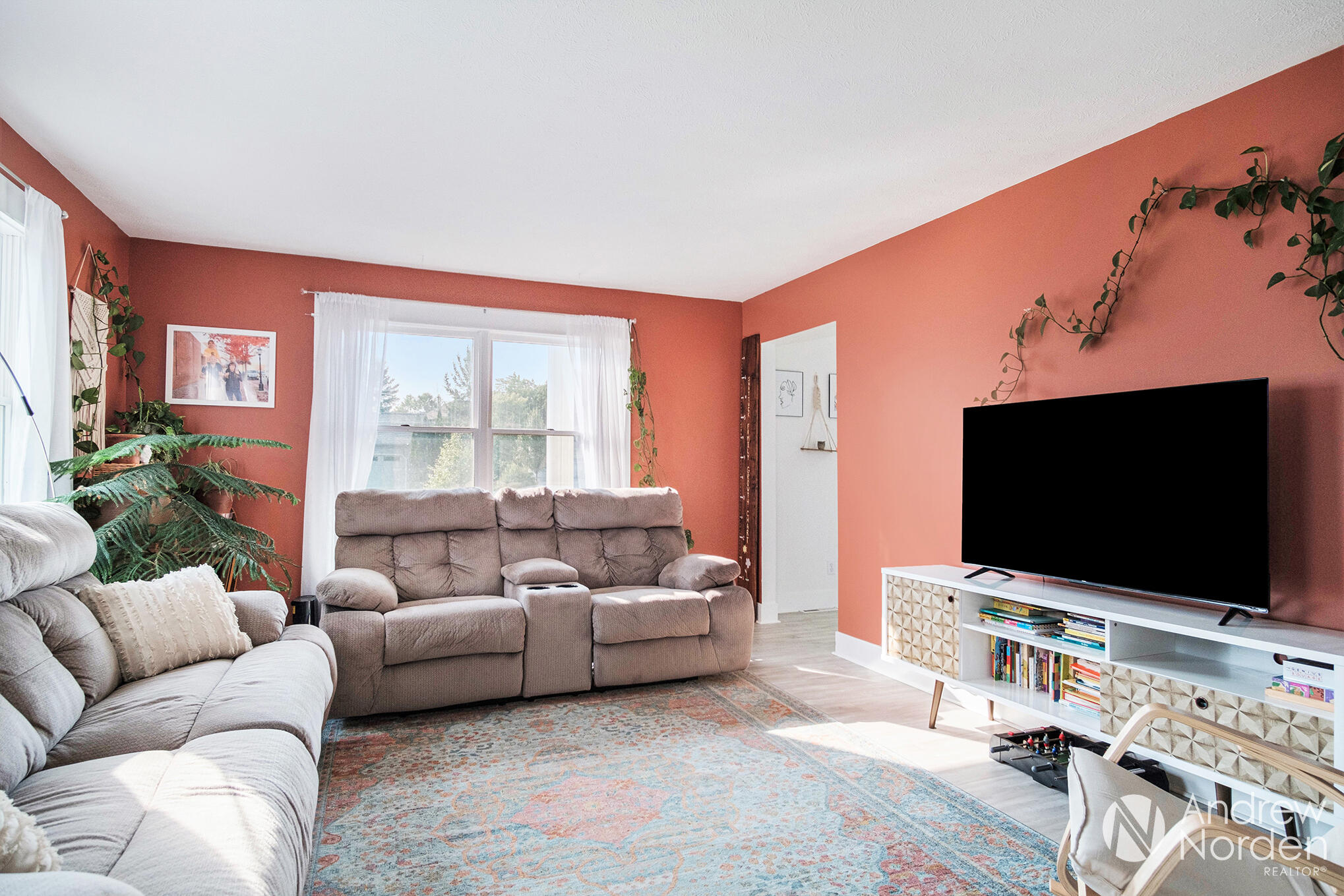 Kentwood City, Michigan 49546, United States, 5 Bedrooms Bedrooms, ,4 BathroomsBathrooms,Residential,Pending,171948