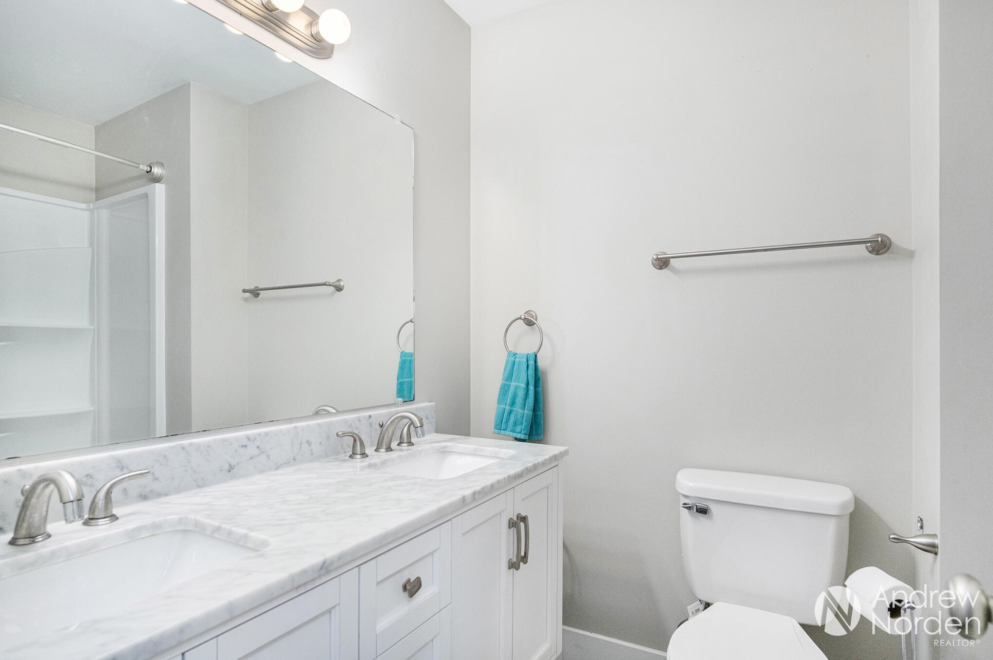 Kentwood City, Michigan 49546, United States, 5 Bedrooms Bedrooms, ,4 BathroomsBathrooms,Residential,Pending,171948