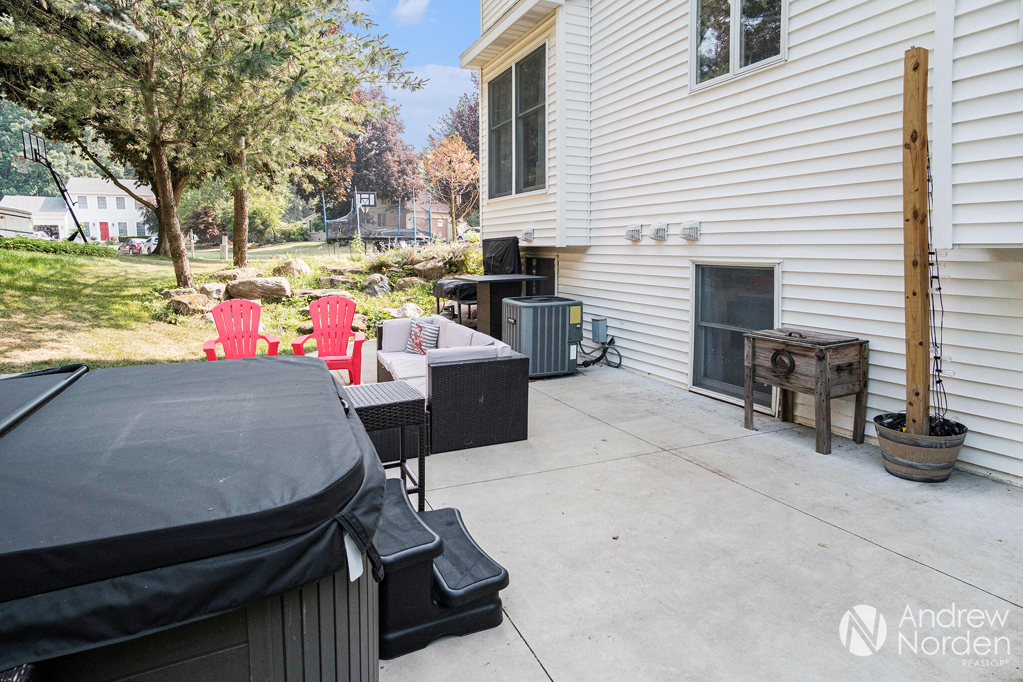 Kentwood City, Michigan 49546, United States, 5 Bedrooms Bedrooms, ,4 BathroomsBathrooms,Residential,Pending,171948