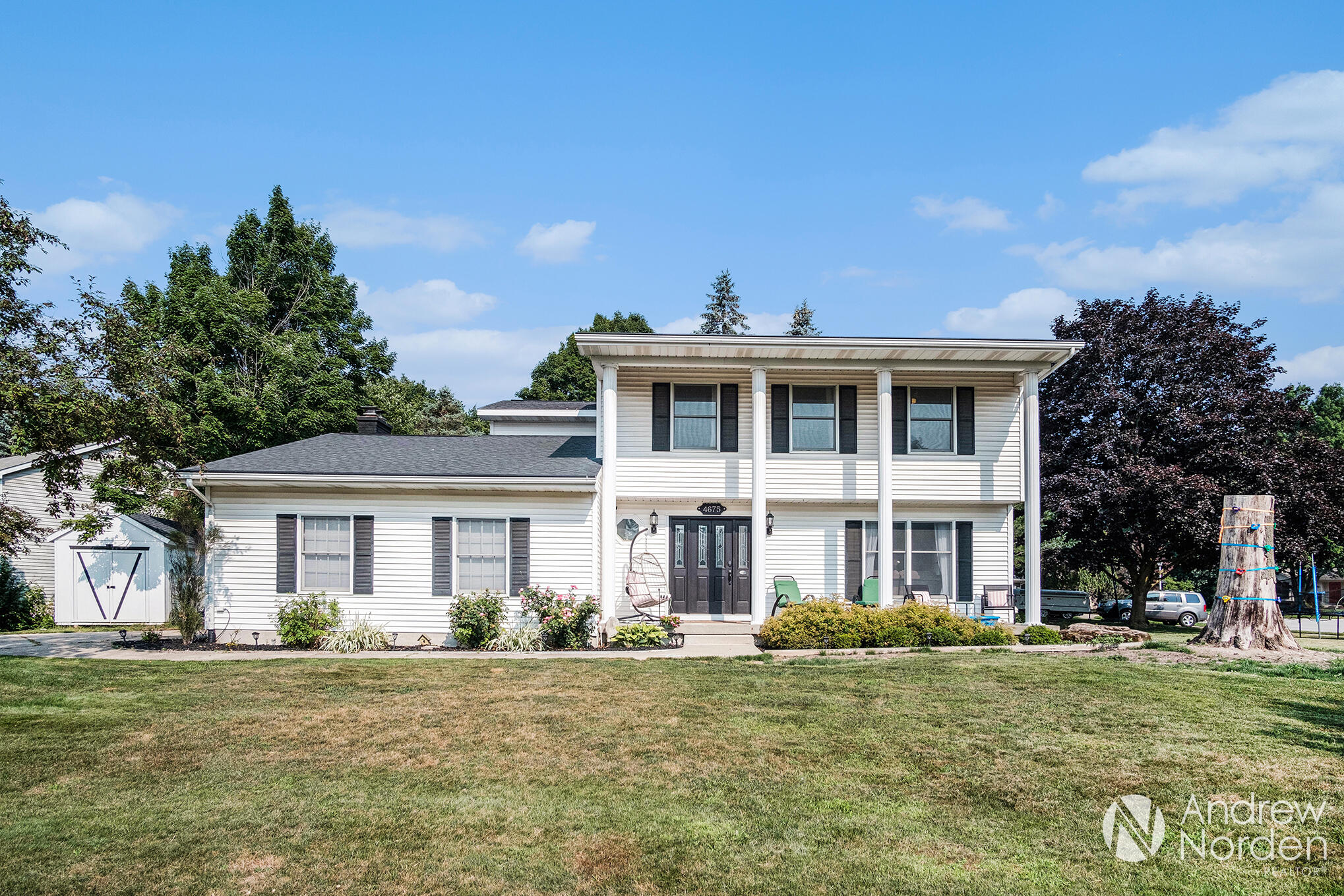 Kentwood City, Michigan 49546, United States, 5 Bedrooms Bedrooms, ,4 BathroomsBathrooms,Residential,Pending,171948