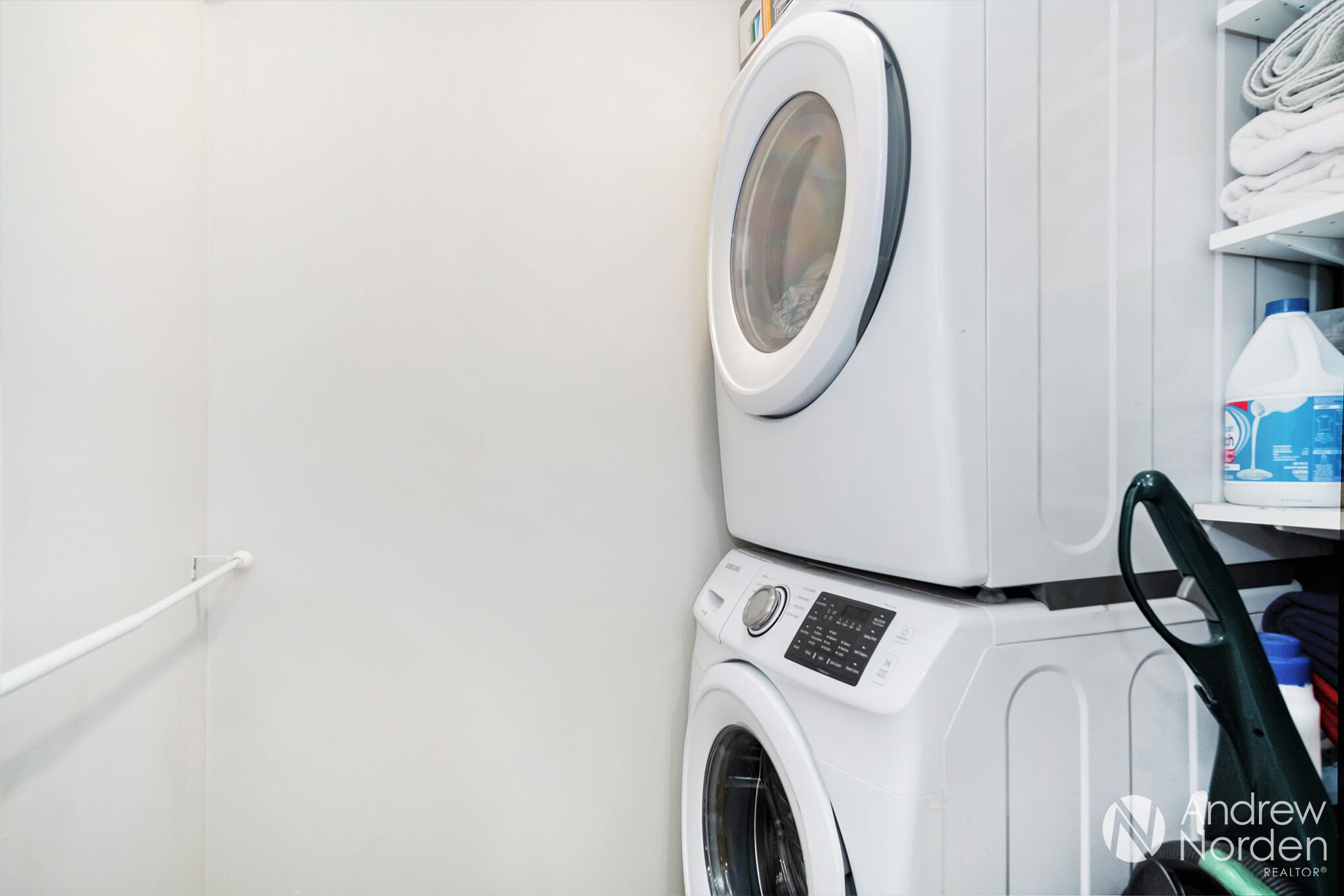 Kentwood City, Michigan 49546, United States, 5 Bedrooms Bedrooms, ,4 BathroomsBathrooms,Residential,Pending,171948