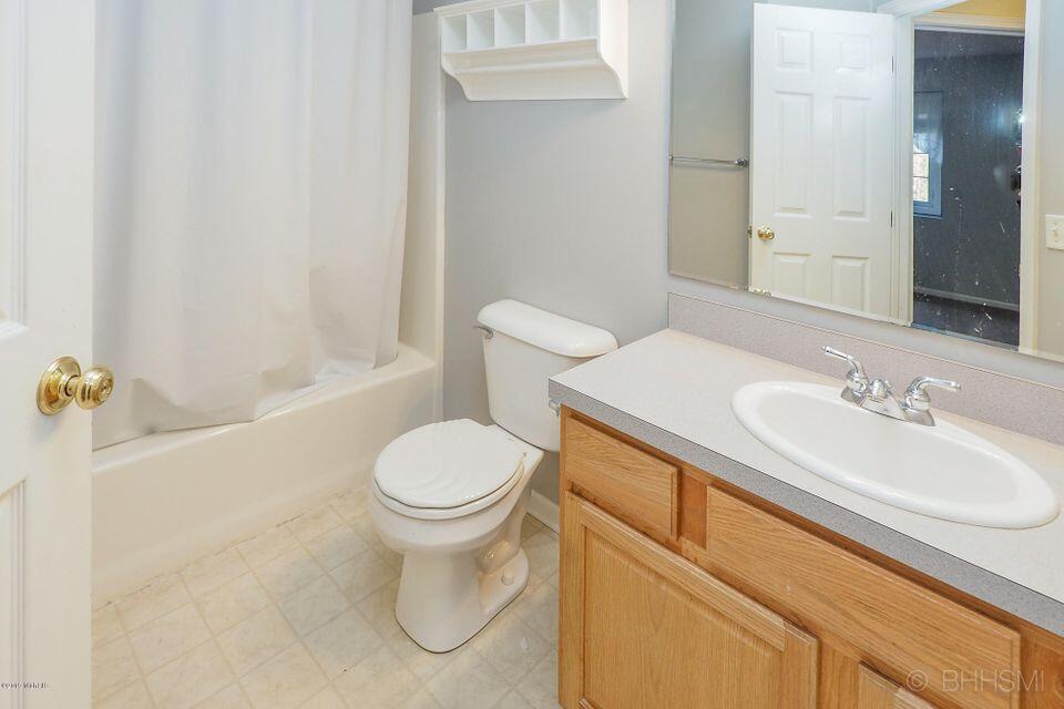 Portage City, Michigan 49024, United States, 4 Bedrooms Bedrooms, ,3 BathroomsBathrooms,Residential,Active,224242