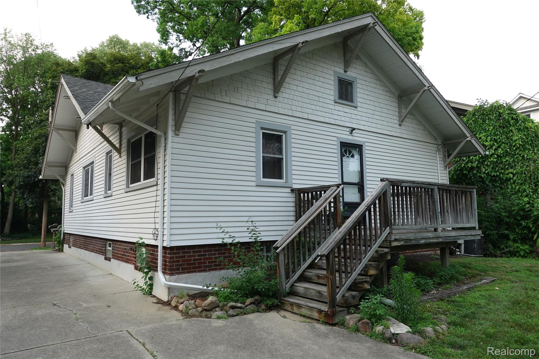 341 W Oakridge Street W