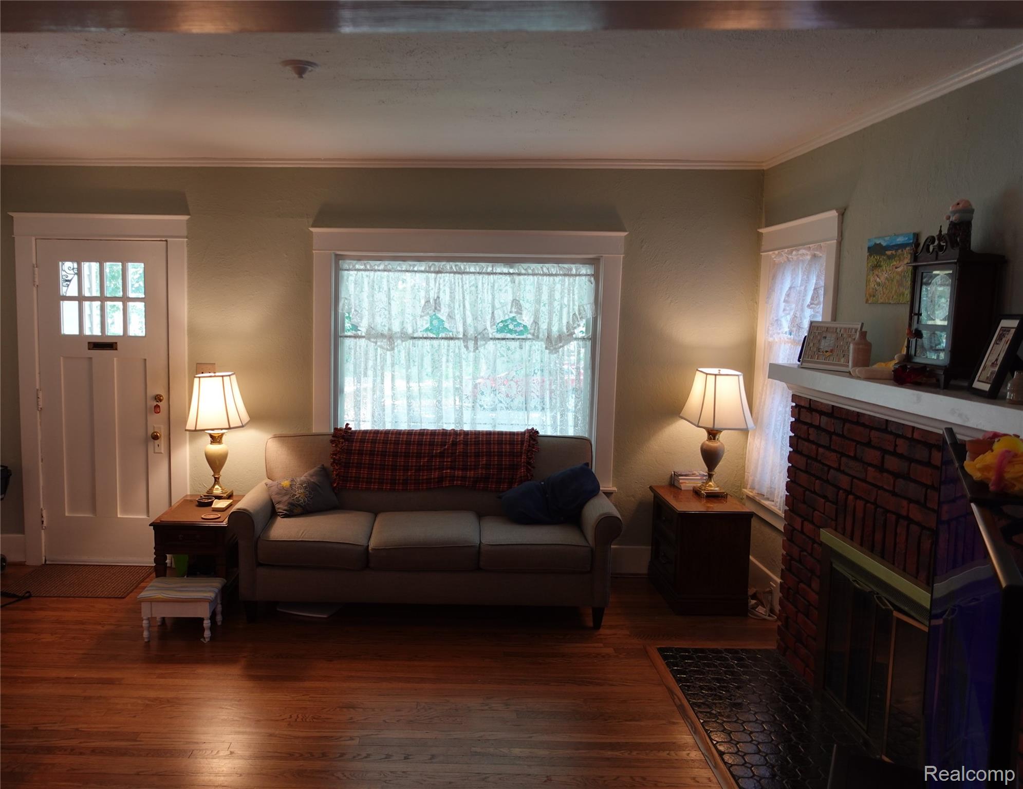 341 W Oakridge Street W