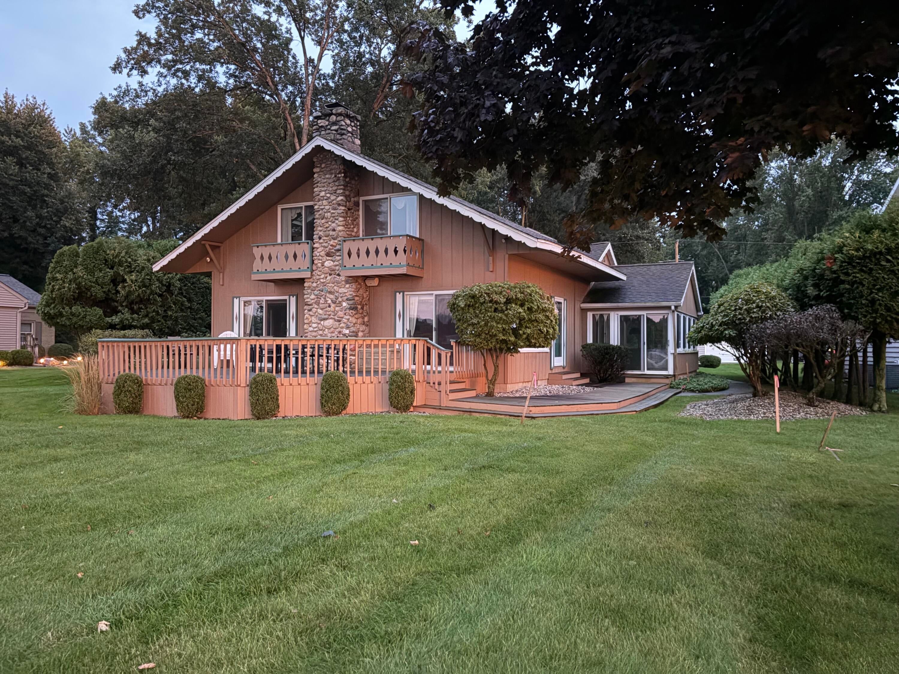 5056 Lakeshore Drive