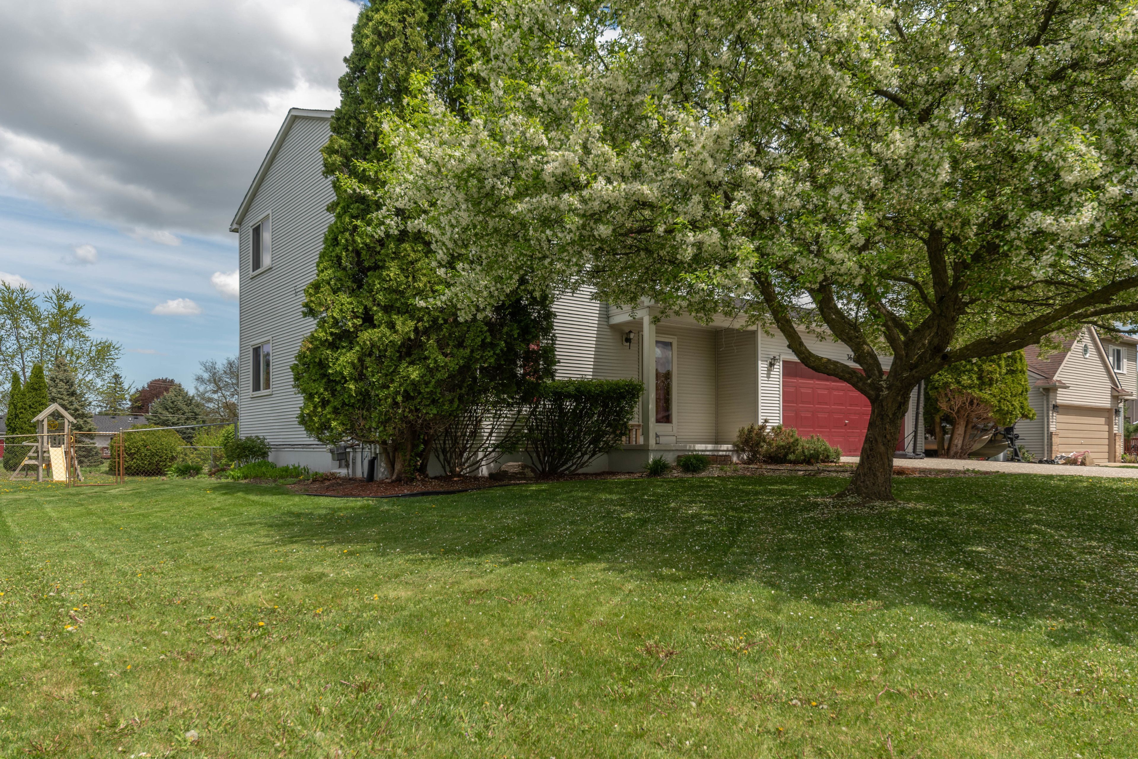364 N POINTE Drive