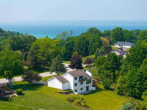 1259 Lin Dale Drive Peninsula Township MI 49686