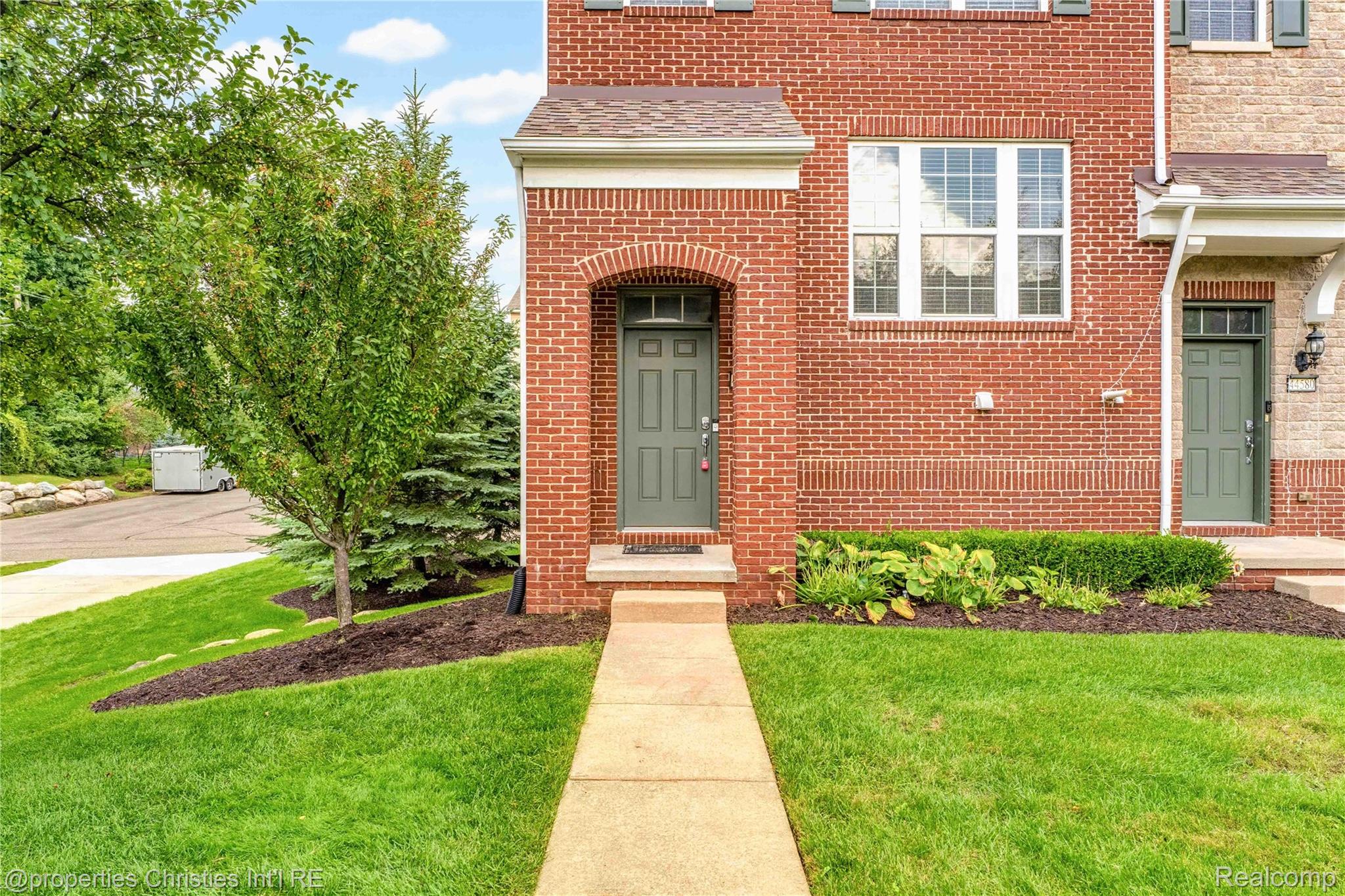 44578 Ellery Lane