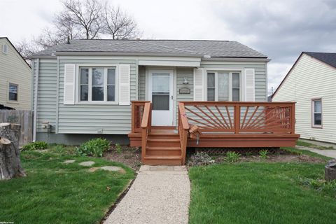 25287 Leach Street Roseville City MI 48066