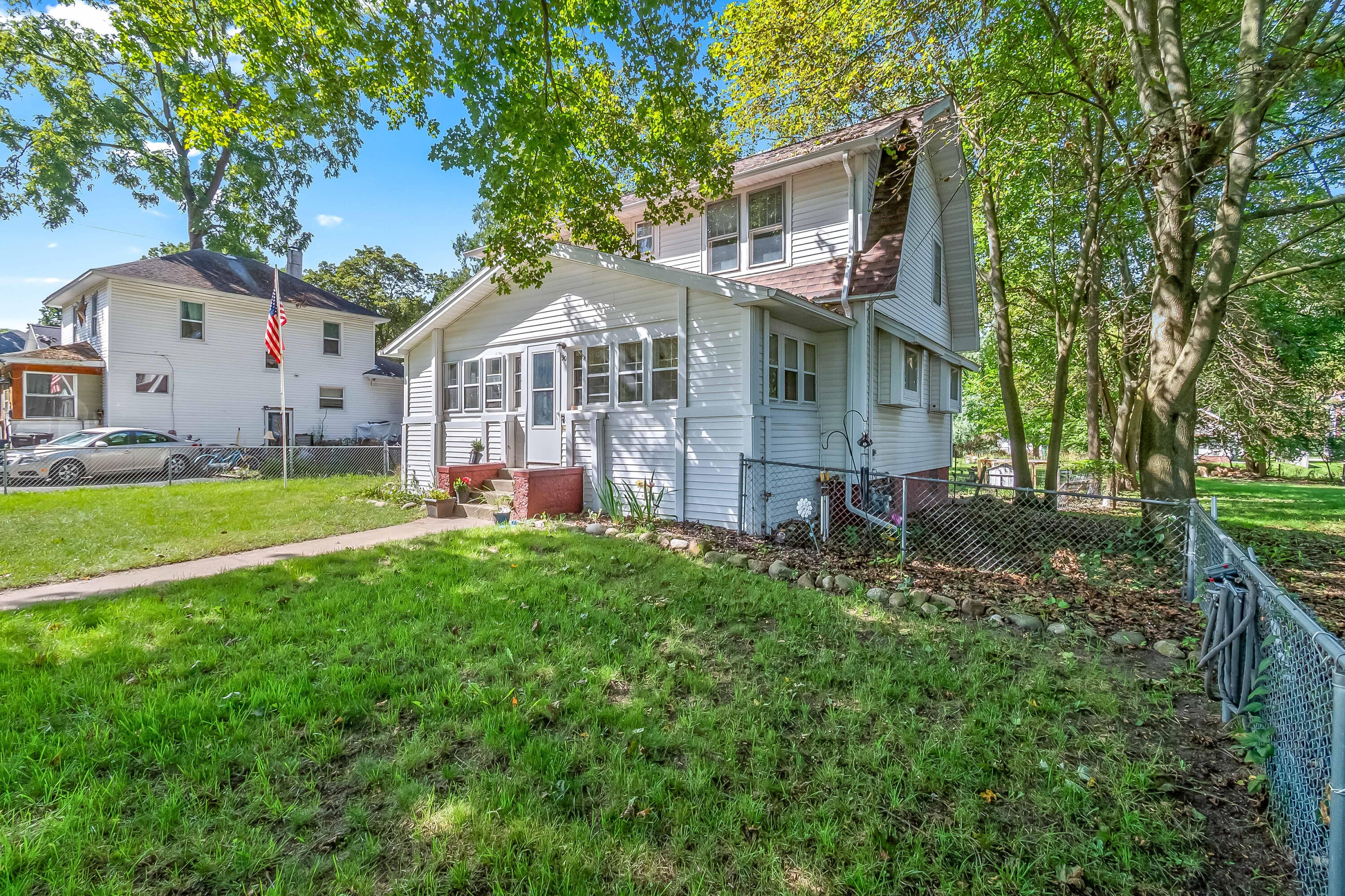 90 N Norwood Avenue