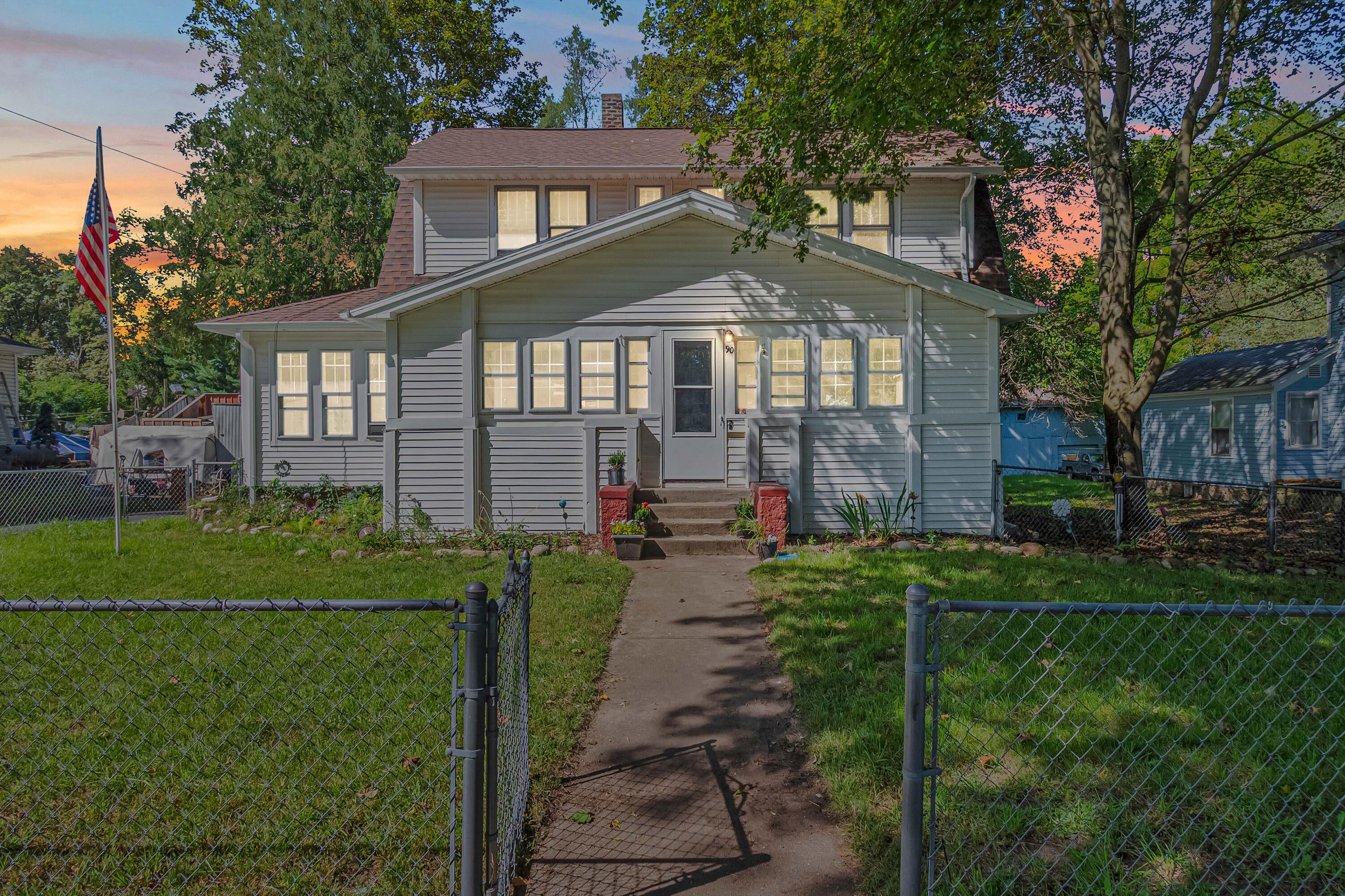 90 N Norwood Avenue