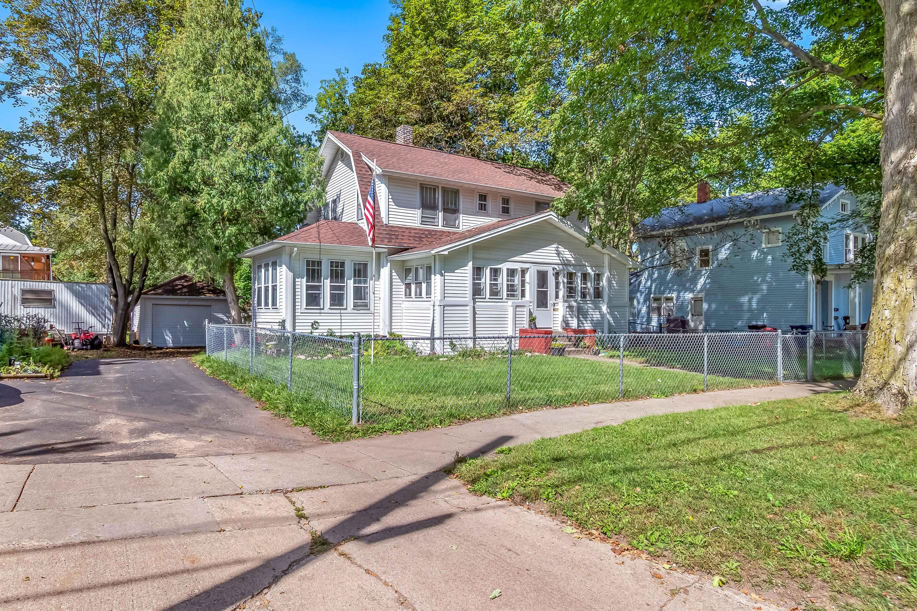 90 N Norwood Avenue