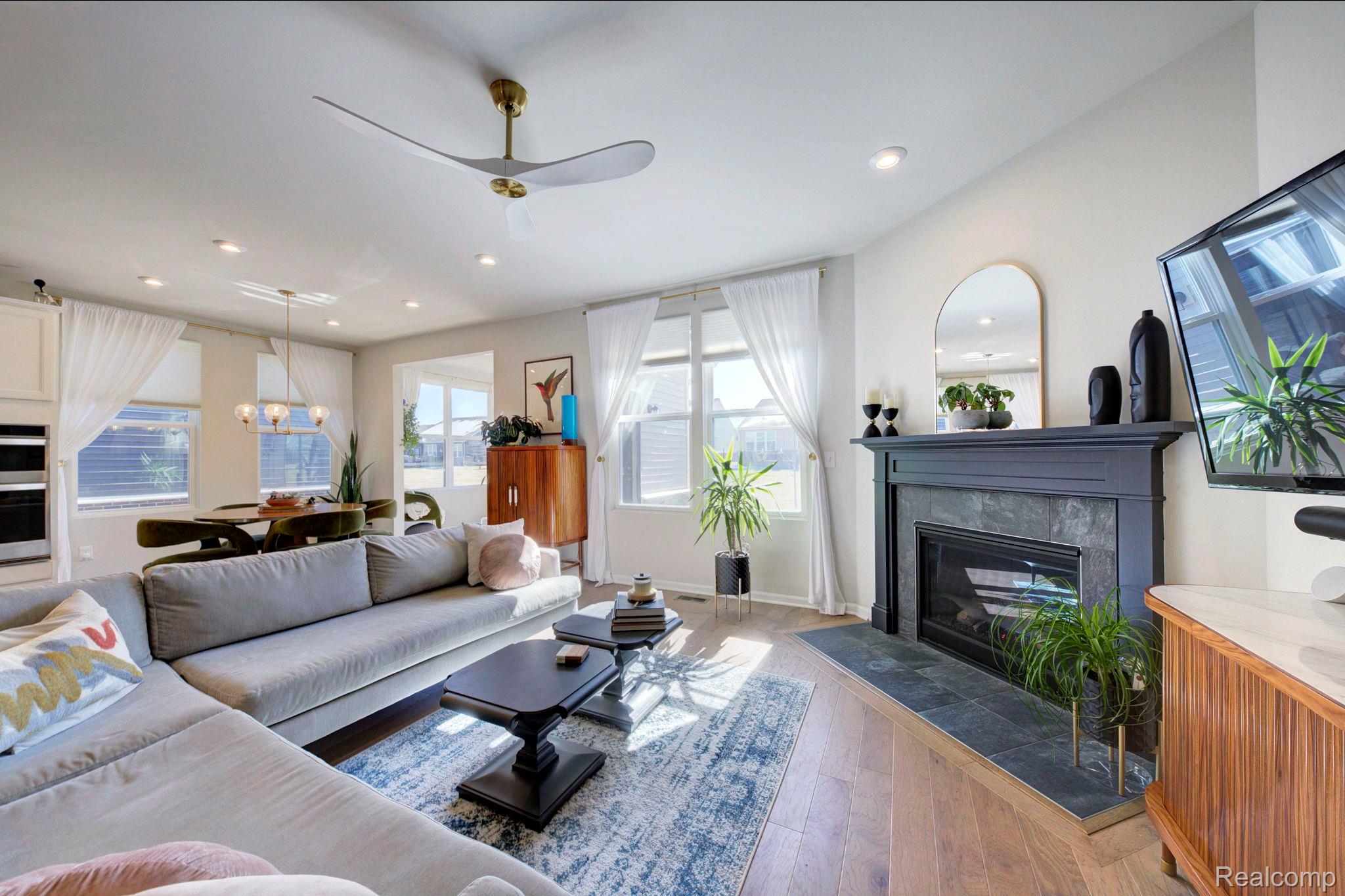 50233 Thatcher Street