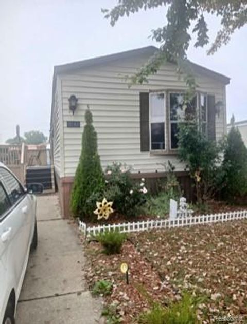 46569 Cheylade Macomb Township MI 48044