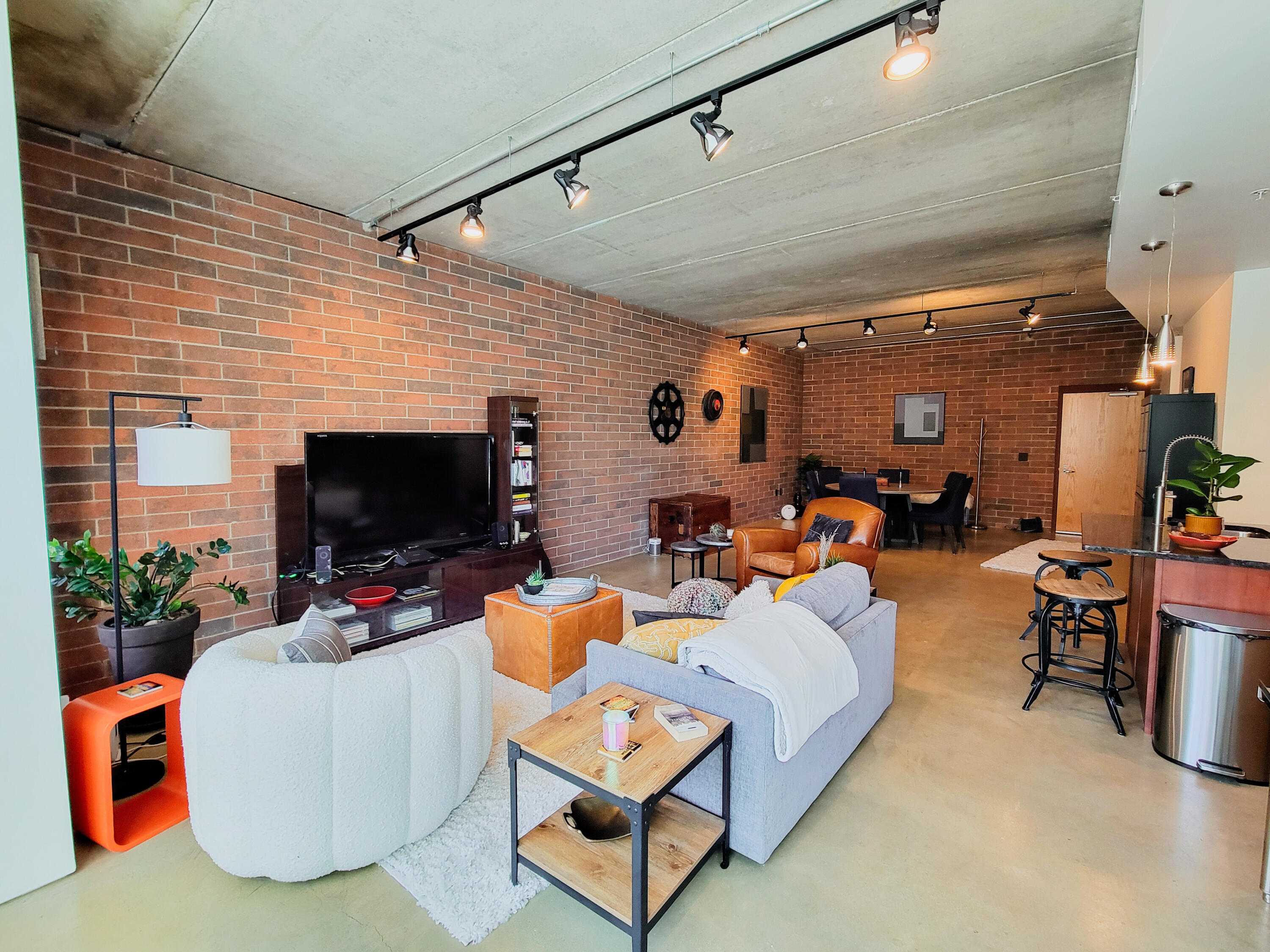 300 Hamilton Street 201