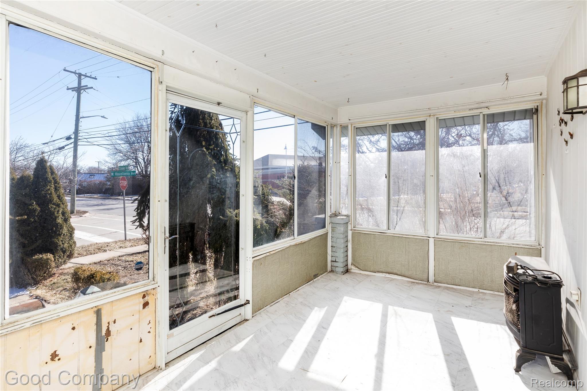 834 W Houstonia Avenue