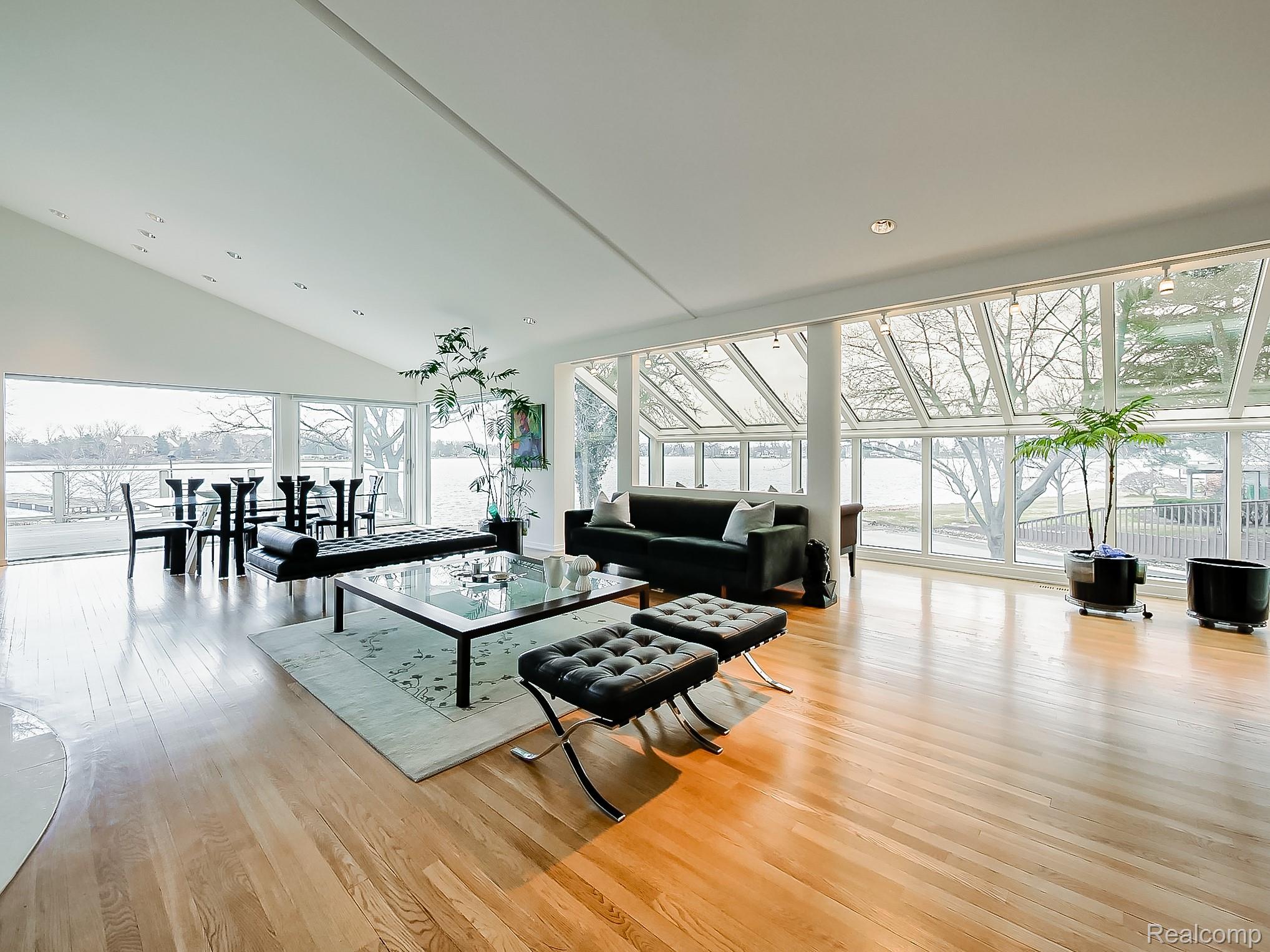 3850 Pine Harbor Drive