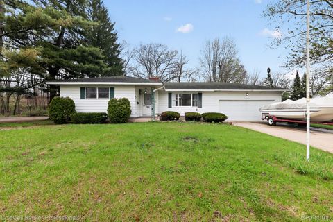 36744 N Romulus Avenue S Romulus City MI 48174