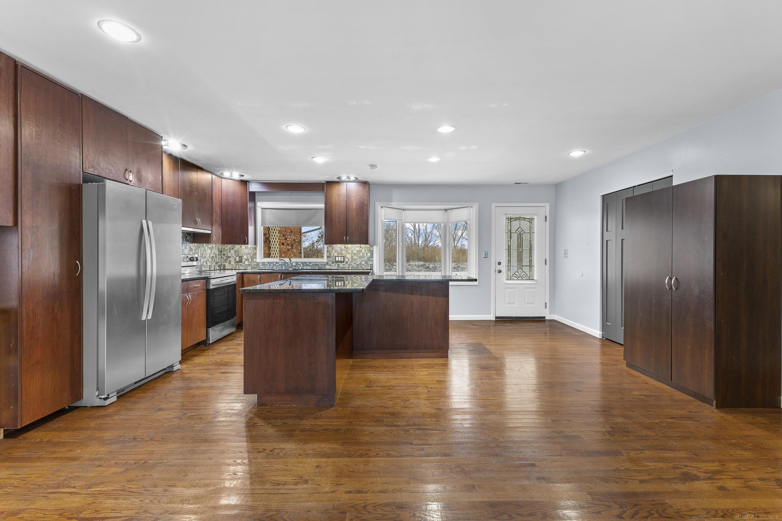 39520 Venetian Drive